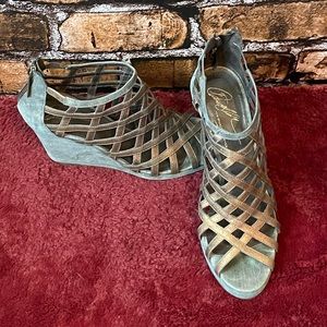 Donald J. Pliner Wedges